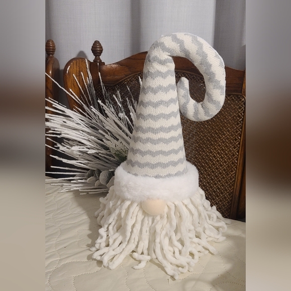 Gnome Tree Topper - Picture 2 of 4